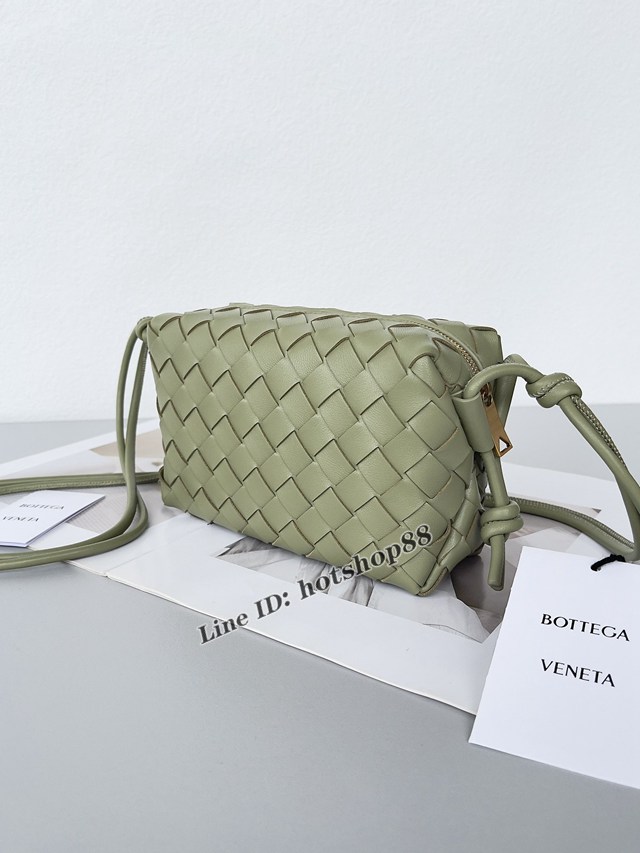 BV專櫃新款手工編織女包 葆蝶家專櫃最新版本大編織紋理loop相機包 款號：680254 bbv1642